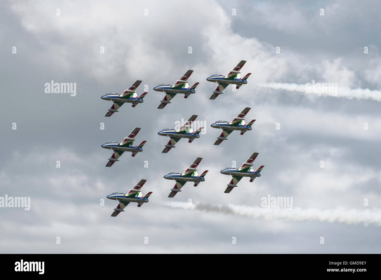 Die italienischen aerobatic Anzeige Mannschaft Frecce Tricolori anzeigen einige Präzision fliegen während ihrer hervorragenden Routine bei der RIAT 2016 Stockfoto