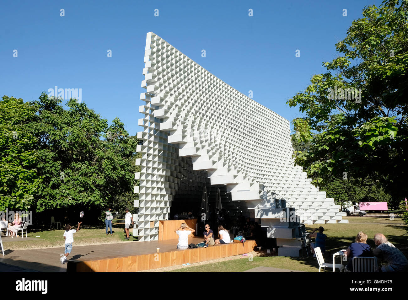 Einen Überblick über die Serpentine Pavillon 2016, eine temporäre Architektur-Installation von Bjarke Ingels Group entwickelt. (GROß) Stockfoto