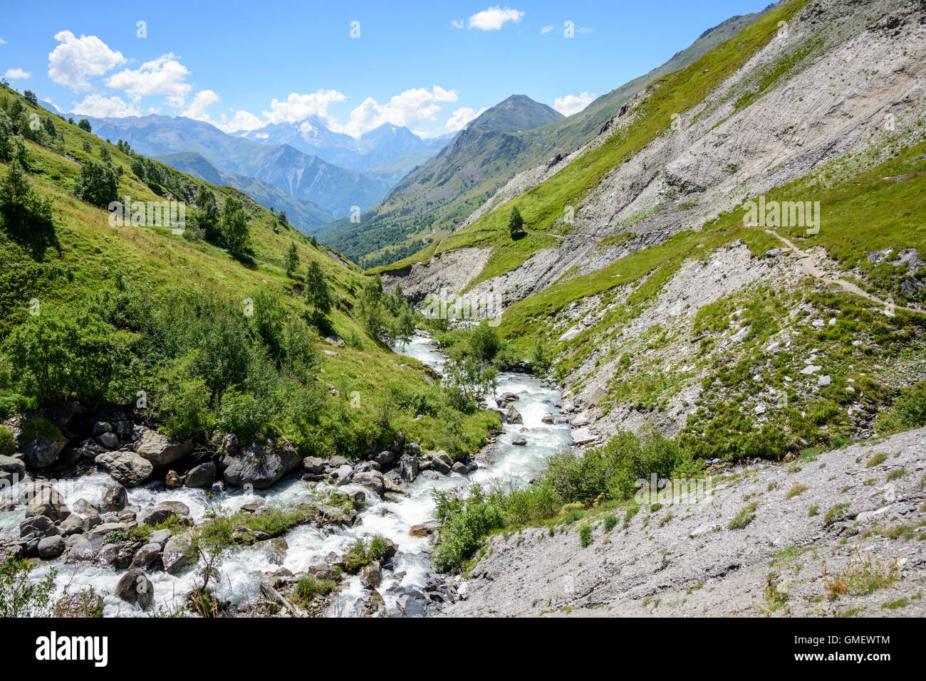 Malerische Aussicht auf das Tal mit dem Fluss Ferrand Ferrand, Alpen, Isère, Oisans, Frankreich, Europa. Stockfoto