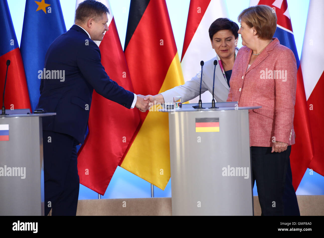 Warschau, Polen. 26. August 2016. Der polnische Premierminister Beata Szydlo statt offizielles Treffen mit Bundeskanzlerin Angela Merkel und der Visegrád-Gruppe. Grundierung von Ungarn Viktor Orban, Primer Bohuslav Sobotka in Tschechische und slowakische Ministerpräsident Robert Fico nahmen Teil nimmt. Bildnachweis: Jake Ratz/Alamy Live-Nachrichten Stockfoto