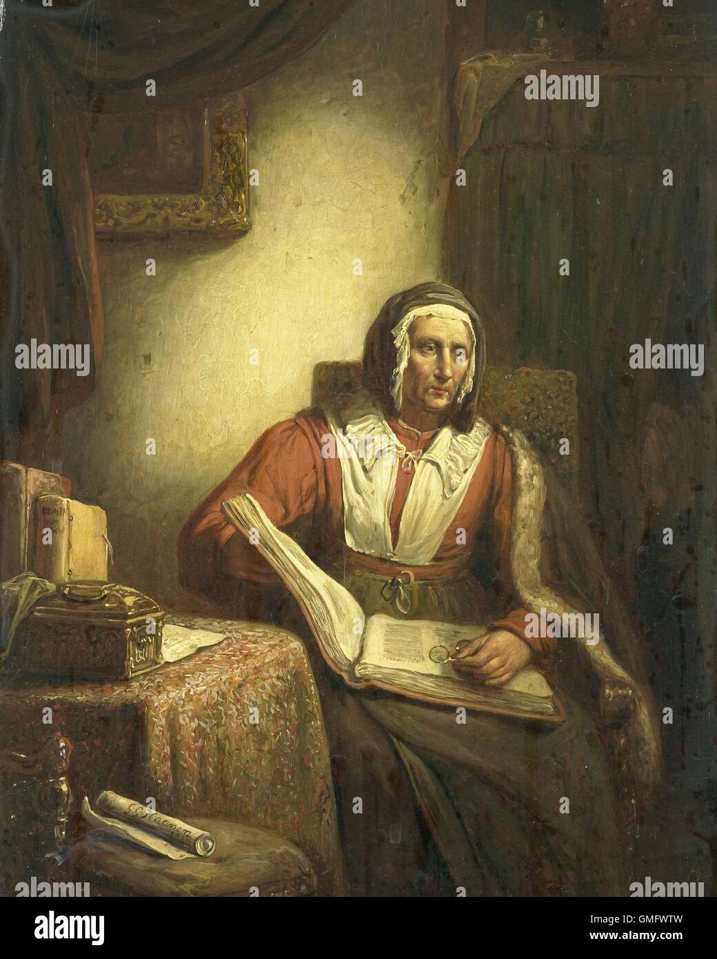 Alte Frau lesen, durch George Gillis Haanen, 1834. Niederländische Malerei, Öl auf Leinwand. Mit Brille in der Hand nimmt sie eine Pause von einem getragenen großen Buch. (BSLOC 2016 1 83) Stockfoto
