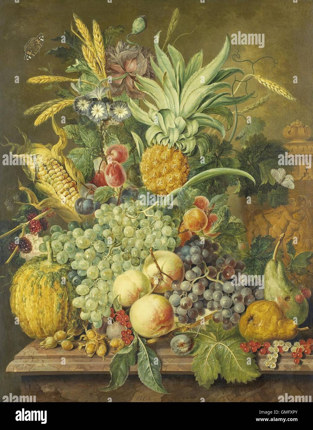 Stillleben mit Früchten, von Jacobus Linthorst, 1808, niederländische Malerei, Öl auf Holz. Rich Anordnung der verschiedenen Obst mit Gemüse, Blumen und ein Schmetterling. Auf der rechten Seite ist eine Vase verziert mit Putten (BSLOC 2016 2 281) Stockfoto
