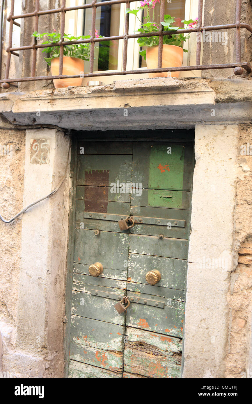 Vorhängeschloss Tür in Rom Italien Stockfoto