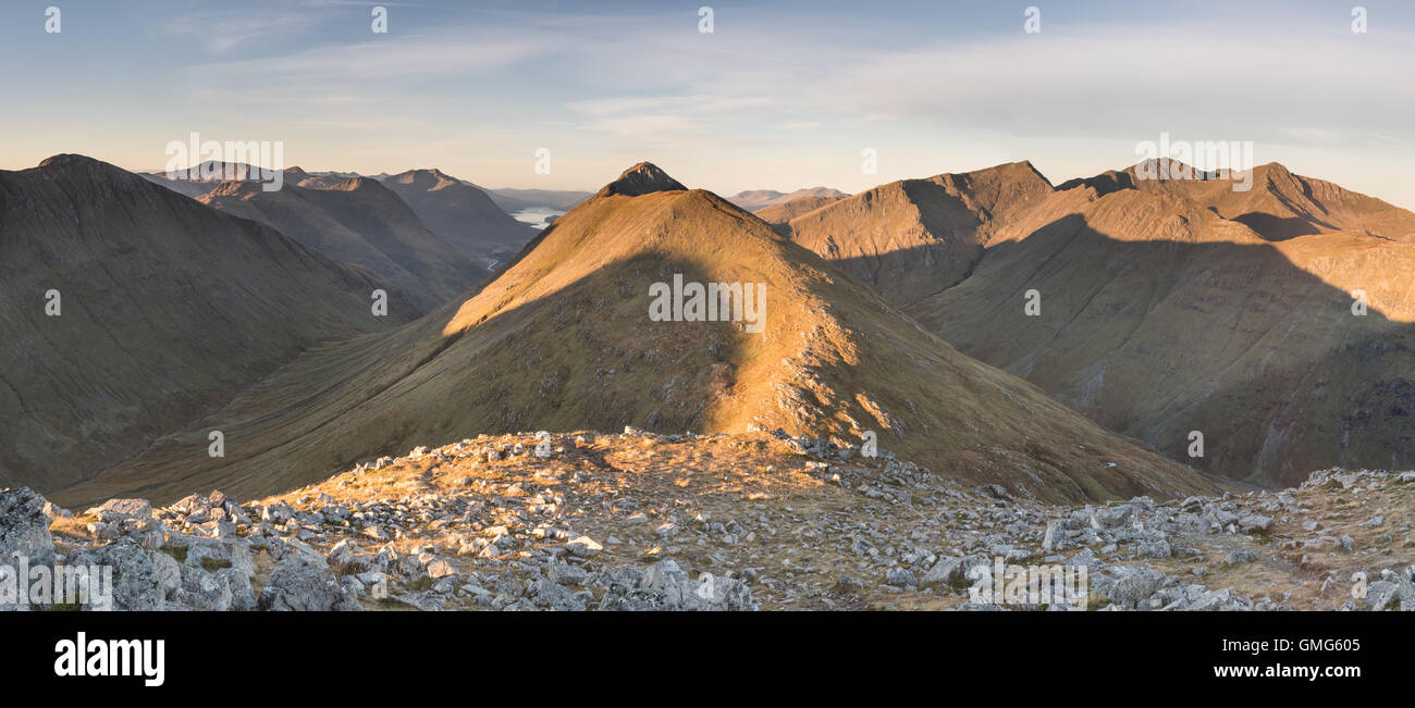 Panorama der Buachaille Etive Beag, Glen Etive, Lairig Eilde und Bidean Nam Bian, Schottisches Hochland, Schottland Stockfoto