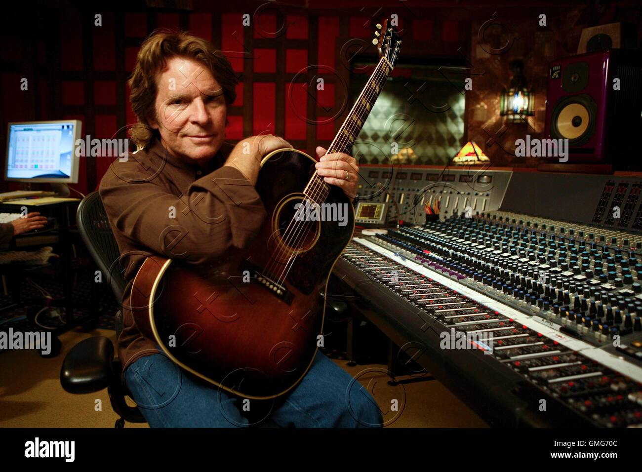 John Fogerty in NRG Recording Studio in Los Angeles, CA 30. Mai 2007 während der Sessions für seine Wiederbelebung CD © Kevin Estrada fotografiert / MediaPunch *** höhere Steuersätze anzuwenden: rufen Sie, verhandeln müssen *** NO TABS / SKIN MAGS *** Stockfoto