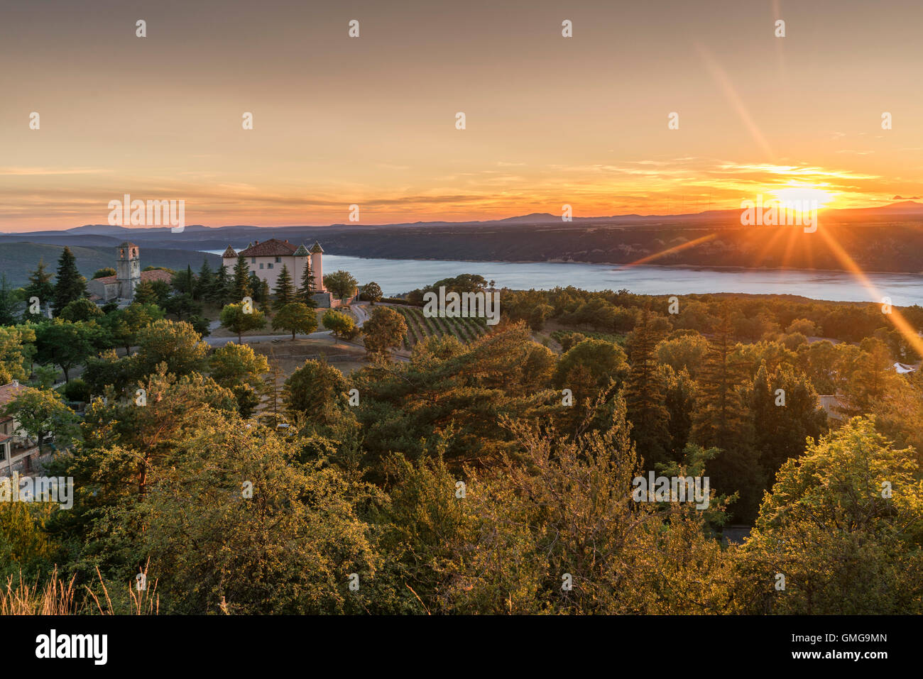 Burg von Aiguines, französischen Chateau Dorf Aiguines, Lac de Sainte Croix, Provence, Frankreich Stockfoto