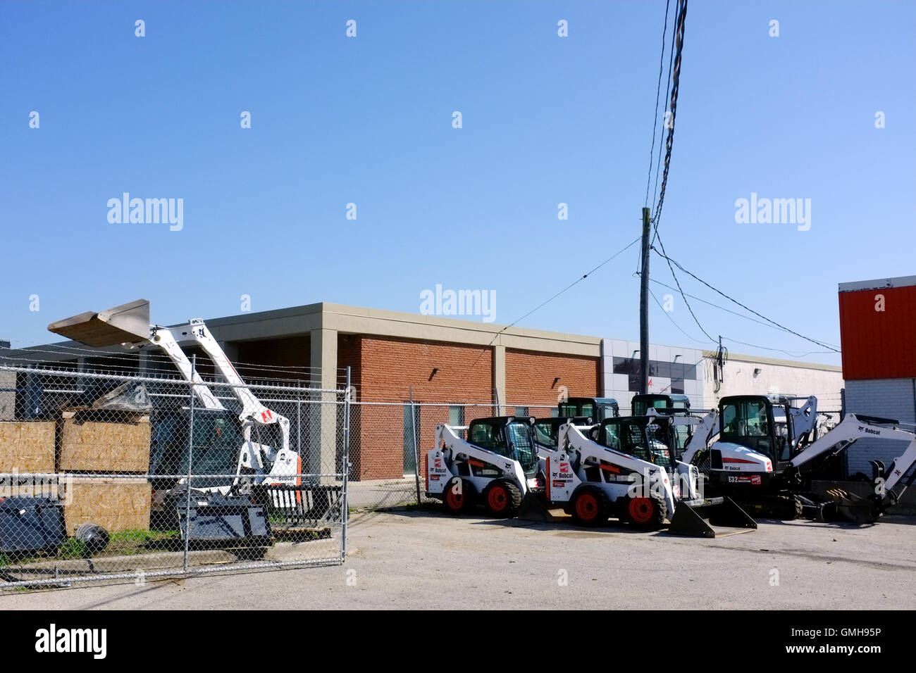 Ein Hof voller Bobcat Bagger in London geparkt, Ontario in Kanada. Stockfoto