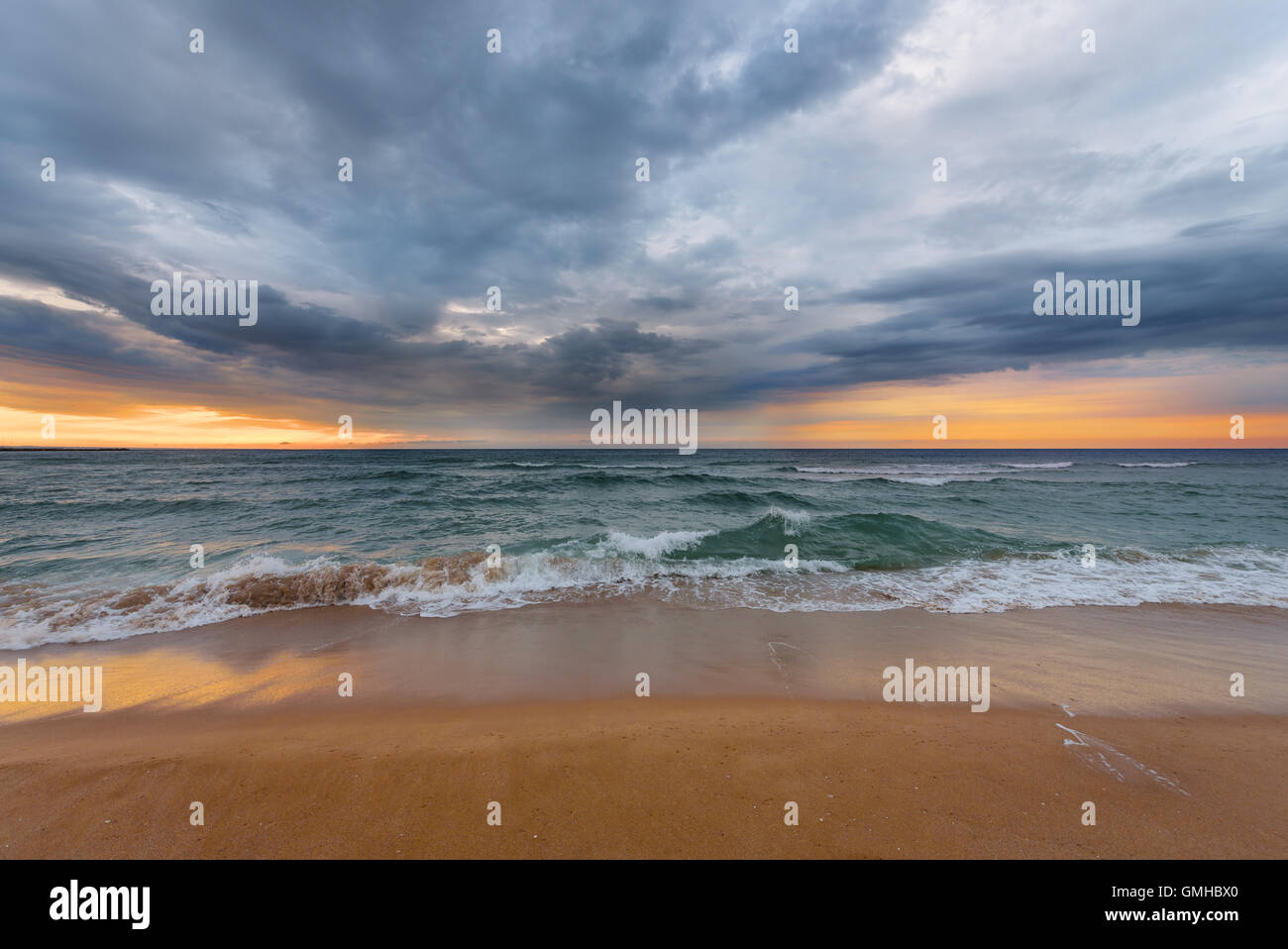 Dramatische und malerischen Morgen Szene. Stockfoto