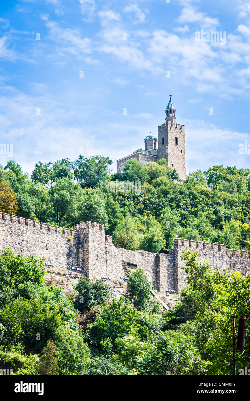 Tsarevets Fortress und der patriarchalischen Kirche in Veliko Tarnovo, Bulgarien. Stockfoto