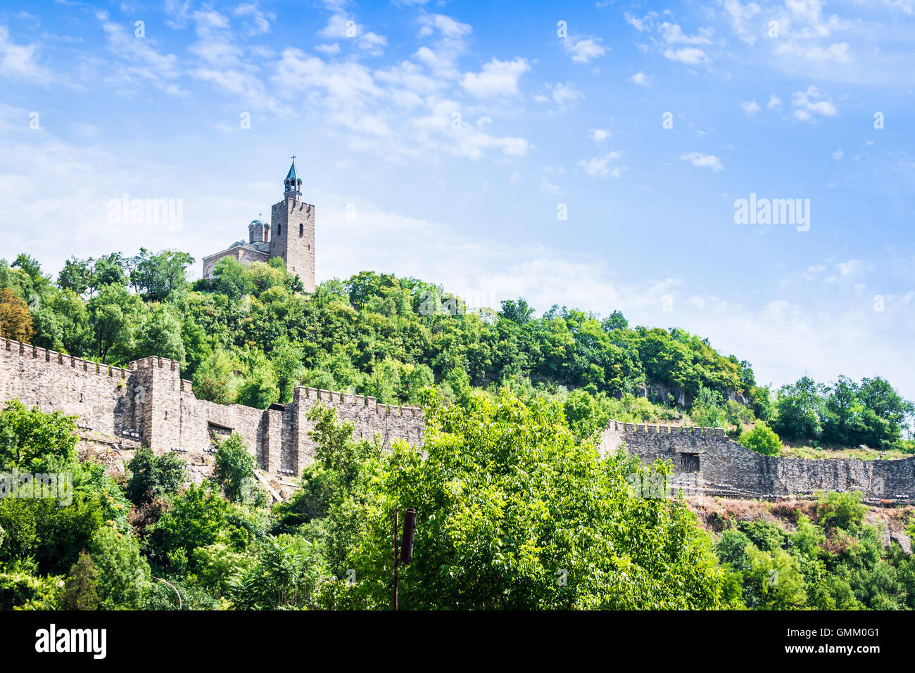 Tsarevets Fortress und der patriarchalischen Kirche in Veliko Tarnovo, Bulgarien. Stockfoto