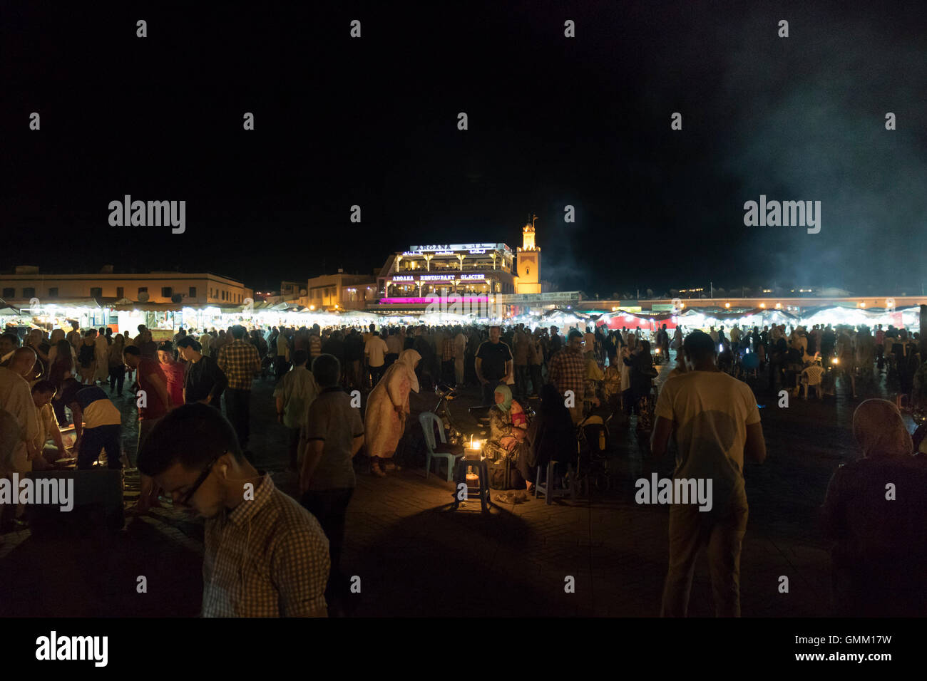 Djemaa el Fna Markt in Marrakesch, Marokko in der Nacht Stockfoto