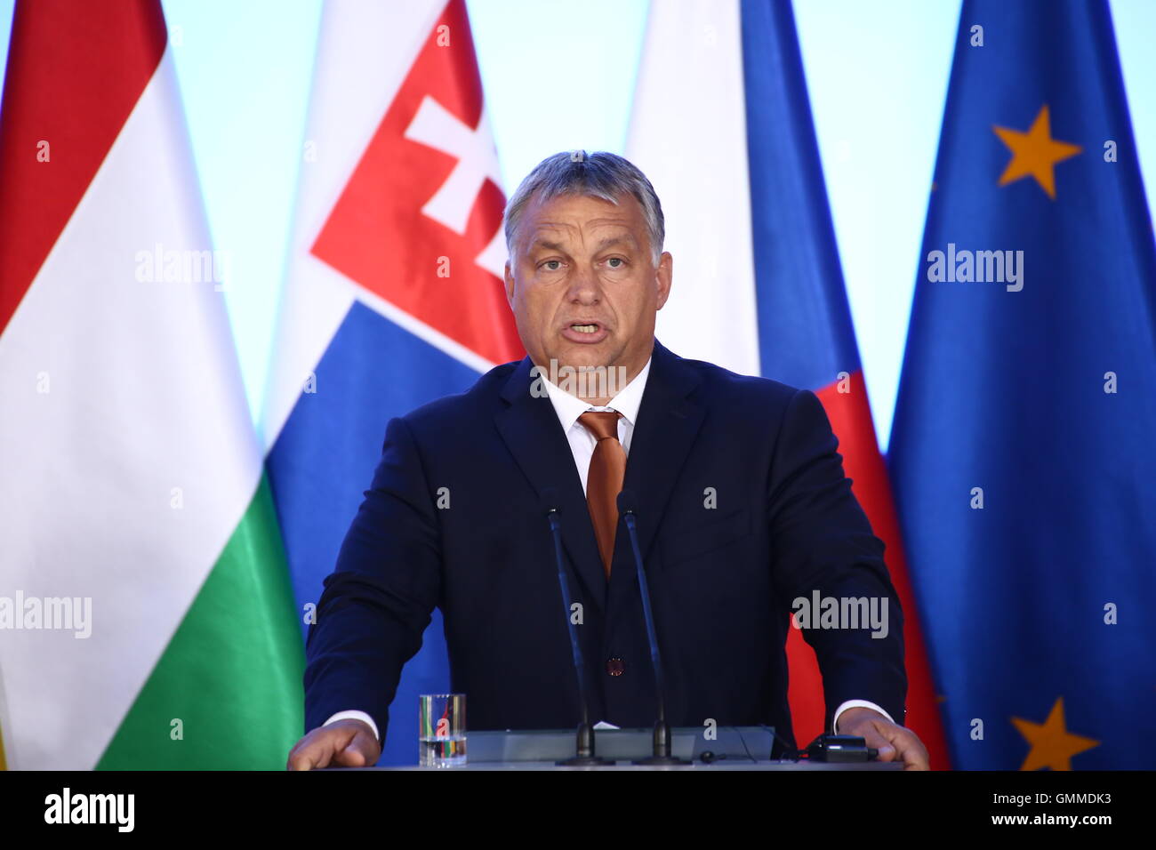 Warschau, Polen. 26. August 2016. Der polnische Premierminister Beata Szydlo statt offizielles Treffen mit Bundeskanzlerin Angela Merkel und der Visegrád-Gruppe. Grundierung von Ungarn Viktor Orban, Primer Bohuslav Sobotka in Tschechische und slowakische Ministerpräsident Robert Fico beteiligte im Gespräch. Bildnachweis: Jakob Ratz/Pacific Press/Alamy Live-Nachrichten Stockfoto