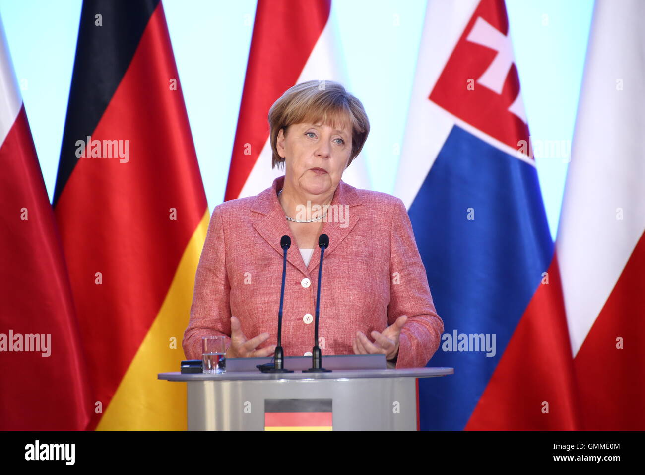 Warschau, Polen. 26. August 2016. Der polnische Premierminister Beata Szydlo statt offizielles Treffen mit Bundeskanzlerin Angela Merkel und der Visegrád-Gruppe. Grundierung von Ungarn Viktor Orban, Primer Bohuslav Sobotka in Tschechische und slowakische Ministerpräsident Robert Fico beteiligte im Gespräch. Bildnachweis: Jakob Ratz/Pacific Press/Alamy Live-Nachrichten Stockfoto