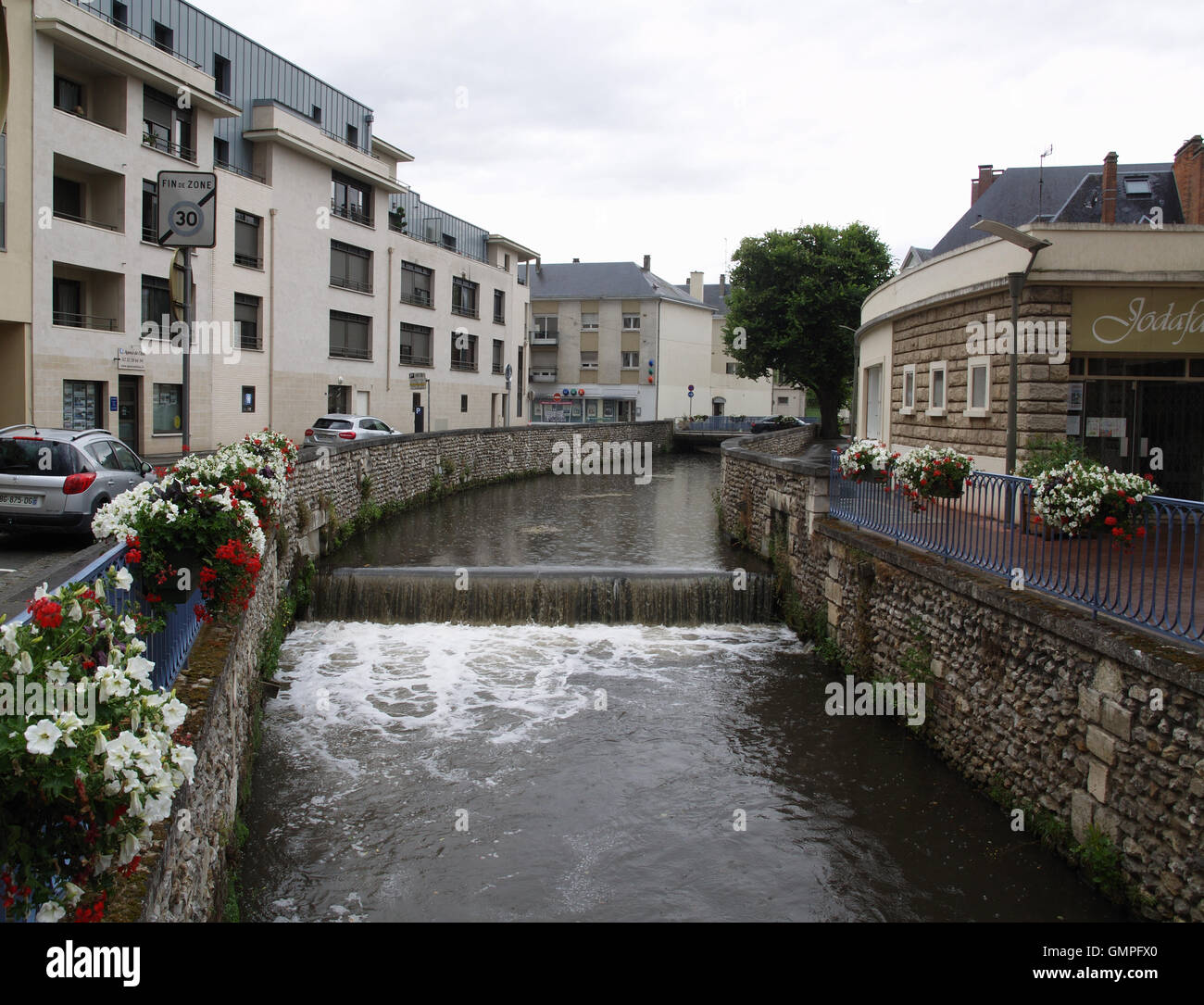 Fluss Iton durchströmenden Evreux in der Nähe der Kathedrale Stockfoto