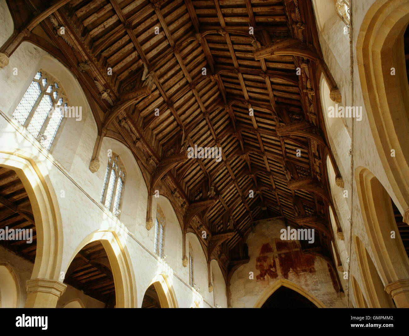 St. Agnus Kirche, Cawston, Norfolk: C15th Hammer-Beam Engel Dach über dem Kirchenschiff mit Cherubim, in voller Länge Seraphim & anderen stehenden Figuren. Stockfoto