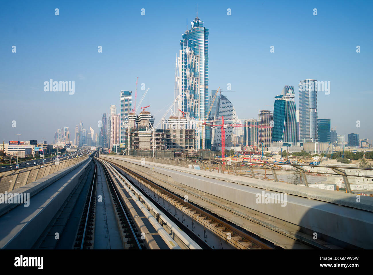 DUBAI, Vereinigte Arabische Emirate - 3. März 2014: Dubai Metro als weltweit längste vollautomatische u-Bahn-Netz (75 km). 3. März 2014-Dubai, Vereinigte Arabische Emirate. Stockfoto