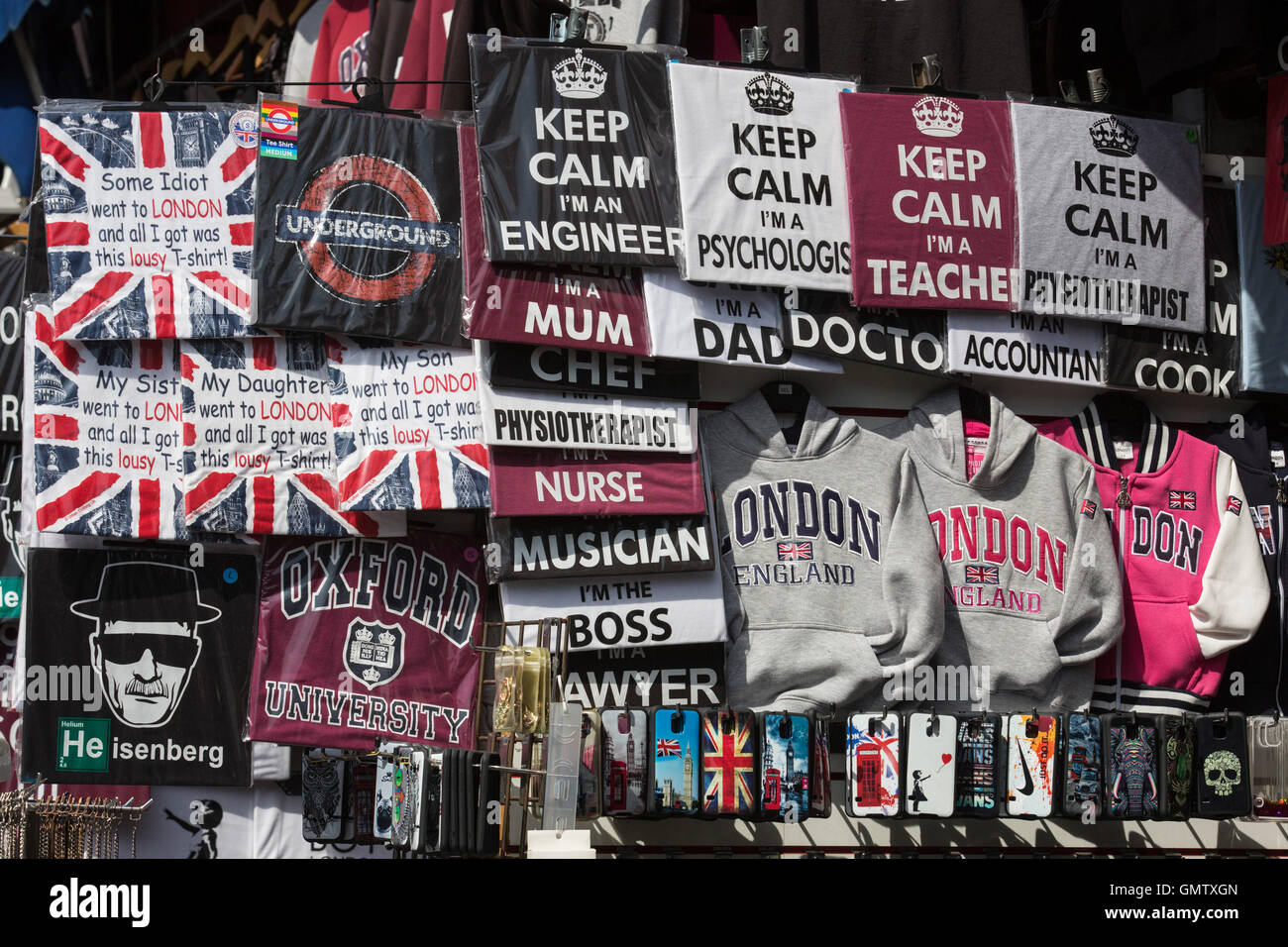 Skurrile Mode zum Verkauf an Camden Market, London, England, Vereinigtes Königreich Stockfoto