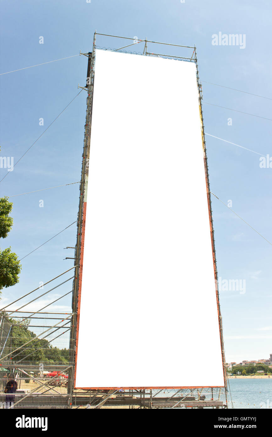 Leere Billboard blauen Himmel Stockfoto