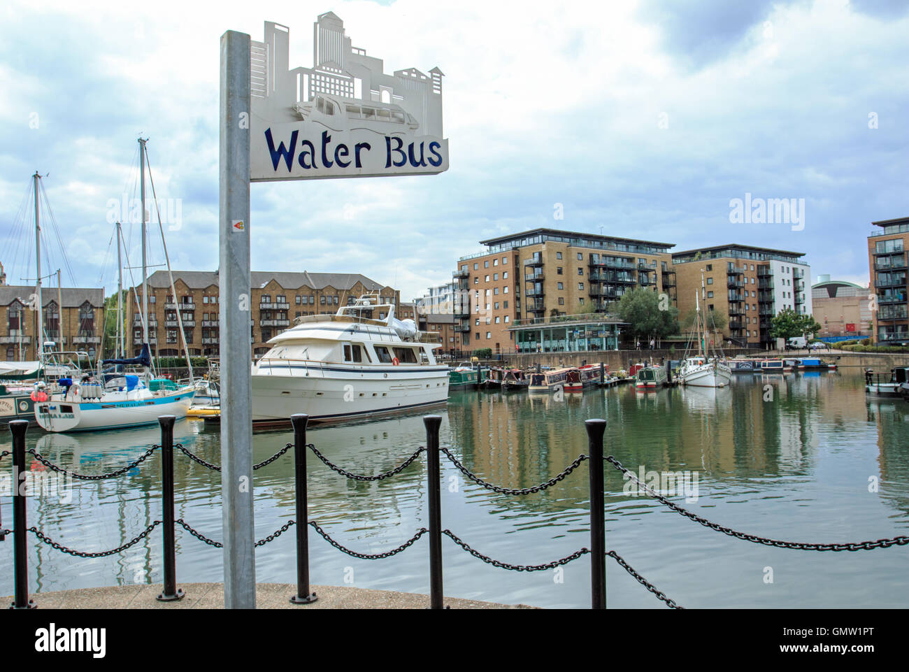 Wasser-Haltestelle Limehouse Dock Stockfoto