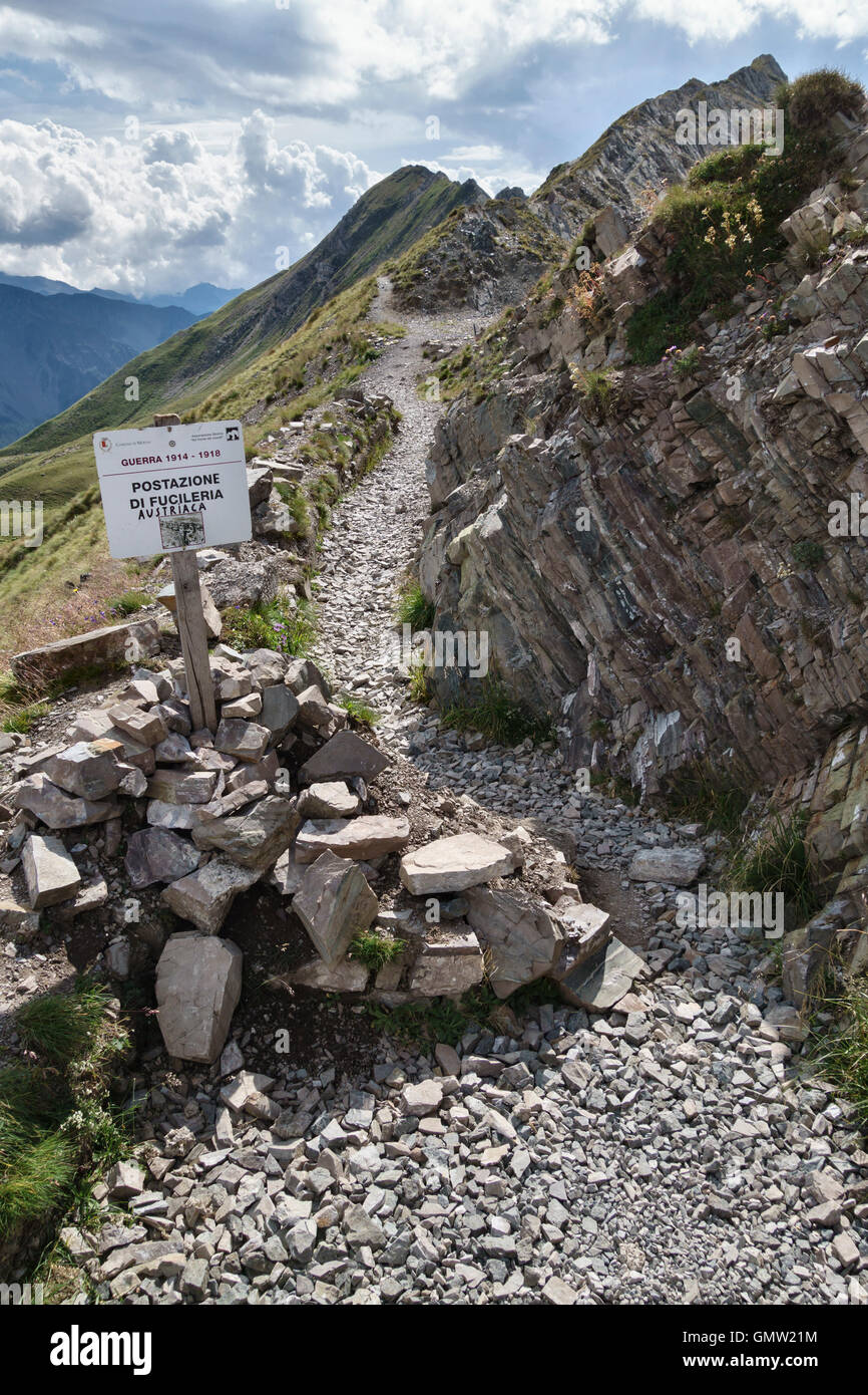 Dolomiten, Trentino, Italien. Eine österreichische Feuerstellung an vorderster Front zwischen Österreich und Italien im ersten Weltkrieg Stockfoto