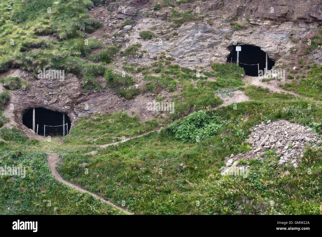 Die Dolomiten, Italien. Bei Sas dal Musc über den Passo San Pellegrino sind italienische Unterstände und Abris vom ersten Weltkrieg Stockfoto