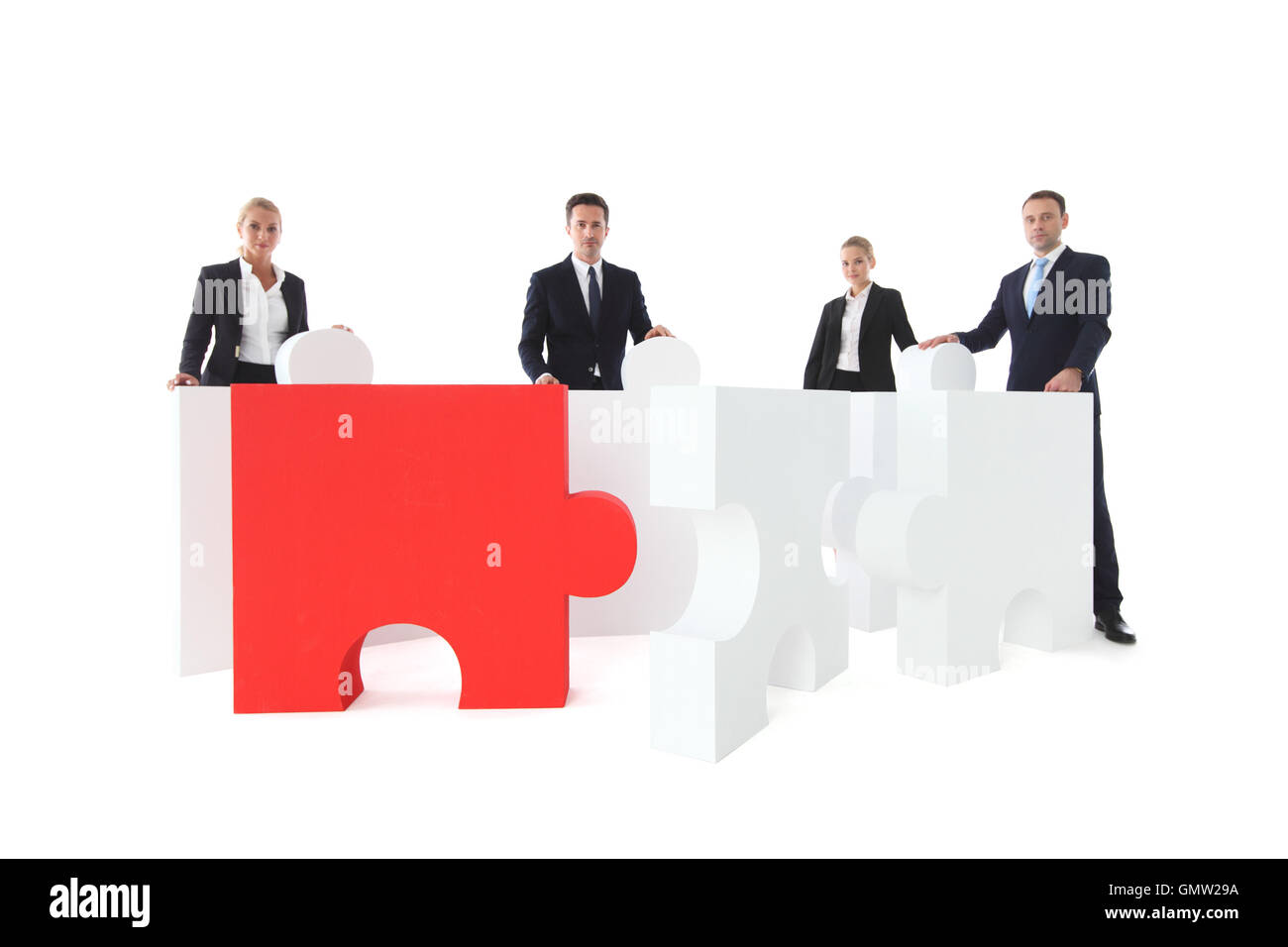 Porträt des Business Teams und Puzzle isoliert auf weißem Hintergrund Stockfoto