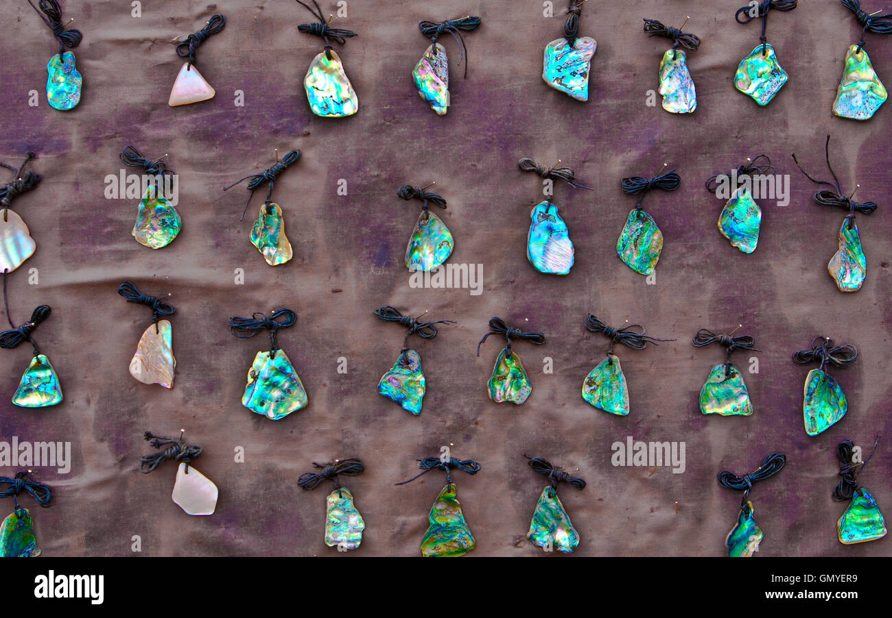 Sammlung von Schmuck aus Neuseeland Paua Muscheln gemacht Stockfotografie -  Alamy