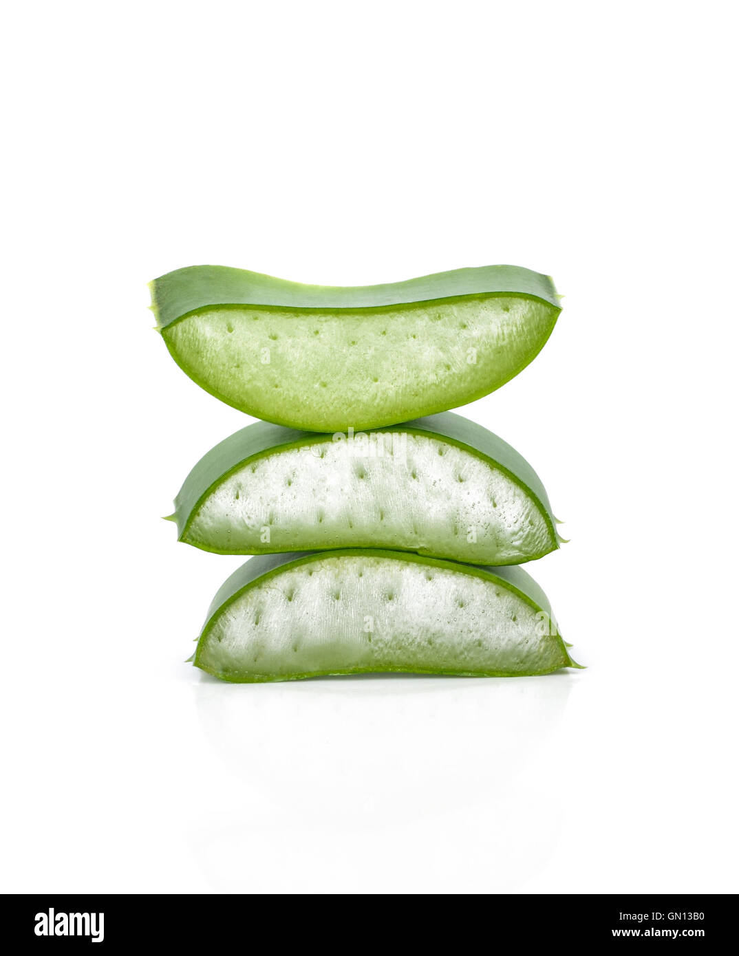 Aloe Vera frisches Blatt. isoliert auf weiß Stockfoto