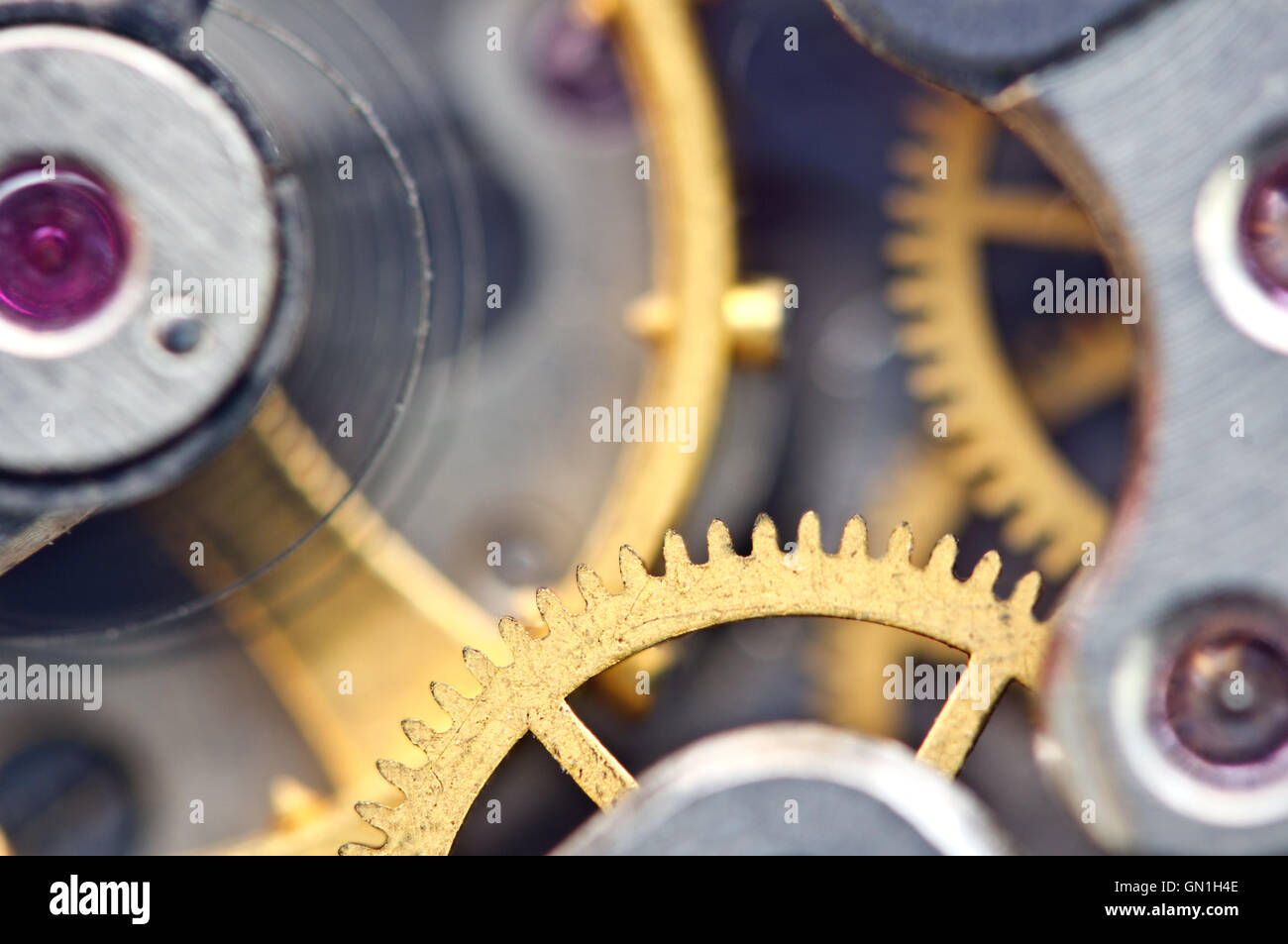 Makro, Hintergrund mit Metall Zahnräder ein Uhrwerk. Konzeptionelle Foto für Ihr erfolgreiches Business-design Stockfoto