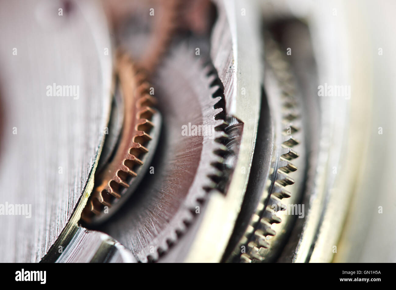 Makro, Hintergrund mit Metall Zahnräder ein Uhrwerk. Konzeptionelle Foto für Ihr erfolgreiches Business-design Stockfoto