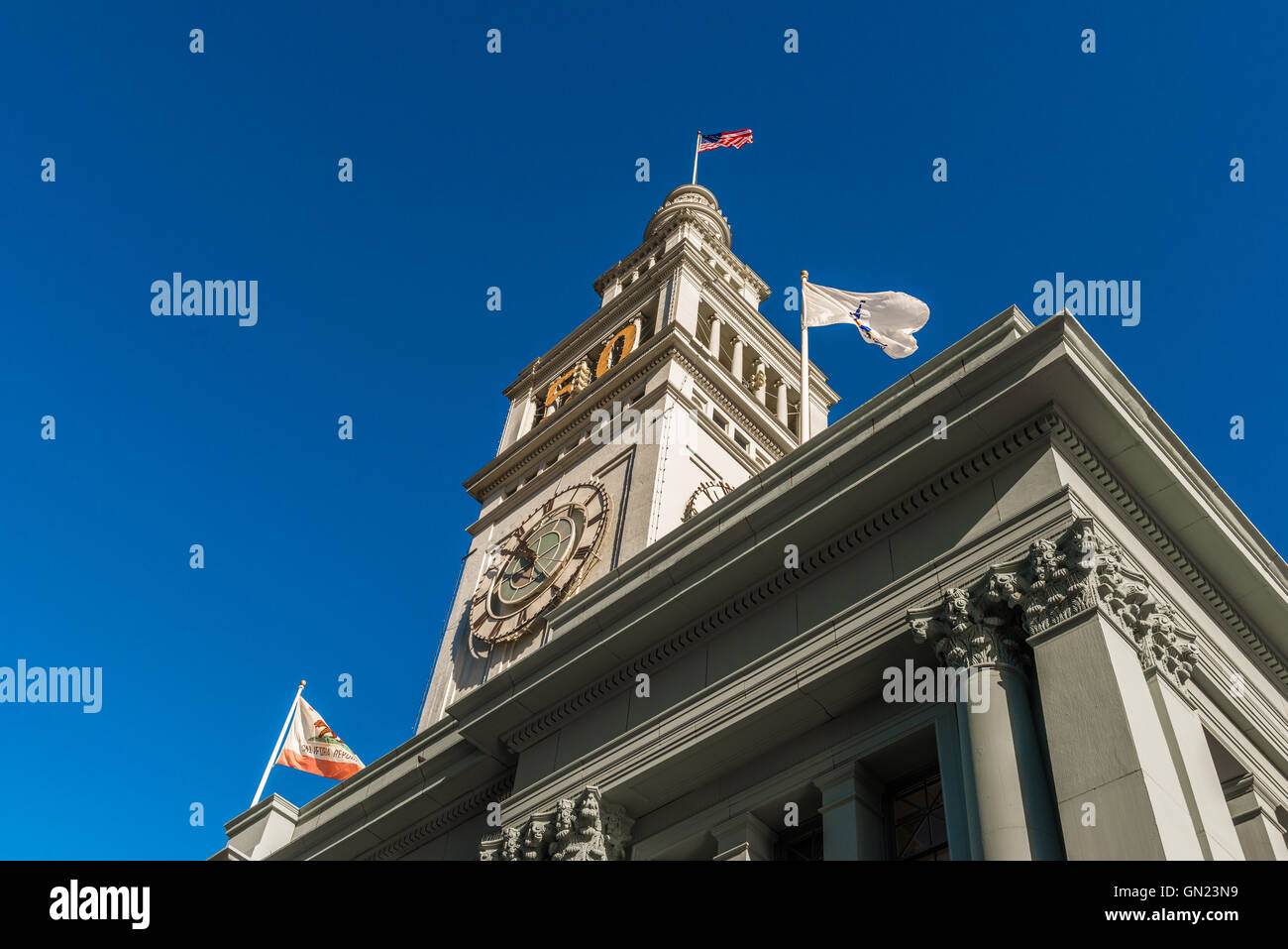 San Francisco Ferry Building ist ein Terminal für die Fähren, die über die Bucht von San Francisco reisen Stockfoto