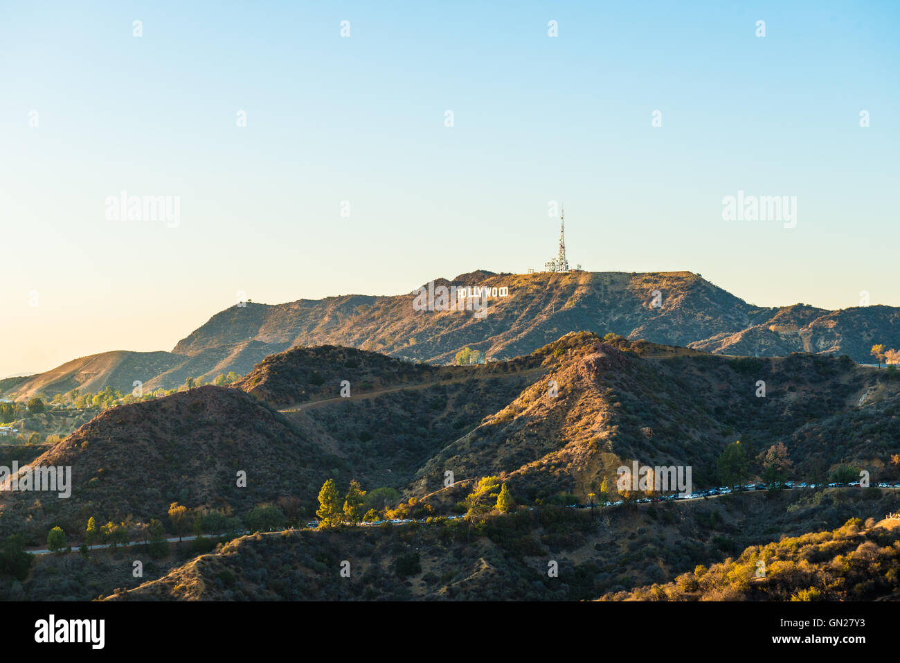 Foto von Hollywood-Schriftzug in Los Angeles bei Sonnenuntergang von Griffin Park, Kalifornien aufgenommen Stockfoto