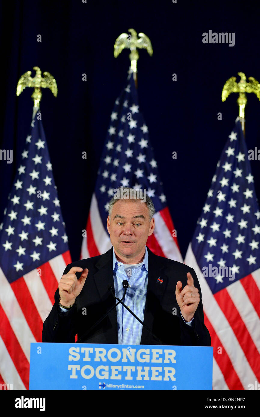 Pembroke Pines, Florida, USA. 27. August 2016. Demokratischen Vize-Präsidentenkandidat Tim Kaine Treffen mit Bürgermeistern und gewählten Beamten für eine Politik treffen im Südwesten Focal Point Senior Center am Samstag, 27. August in Pembroke Pines, Florida. Bildnachweis: MediaPunch Inc/Alamy Live-Nachrichten Stockfoto