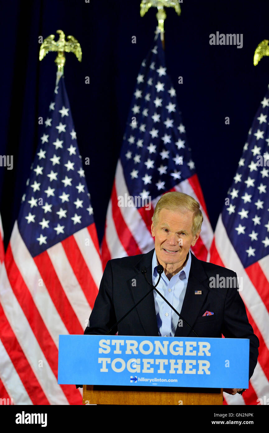 Pembroke Pines, Florida, USA. 27. August 2016. US-Senator für Florida Bill Nelson besucht demokratischen Vize-Präsidentenkandidat Tim Kaine Treffen mit Bürgermeistern und gewählten Beamten für eine Sitzung im Südwesten Focal Point Senior Center am 27. August 2016 in Pembroke Pines, Florida. Bildnachweis: MediaPunch Inc/Alamy Live-Nachrichten Stockfoto