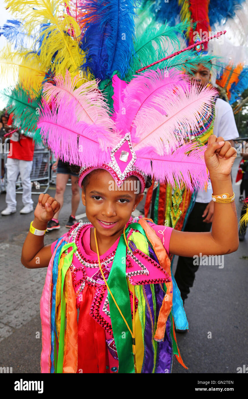 London, UK. 28. August 2016. Kindertag bei den Notting Hill Carnival in London Kredit genießen die Teilnehmer: Paul Brown/Alamy Live News Stockfoto