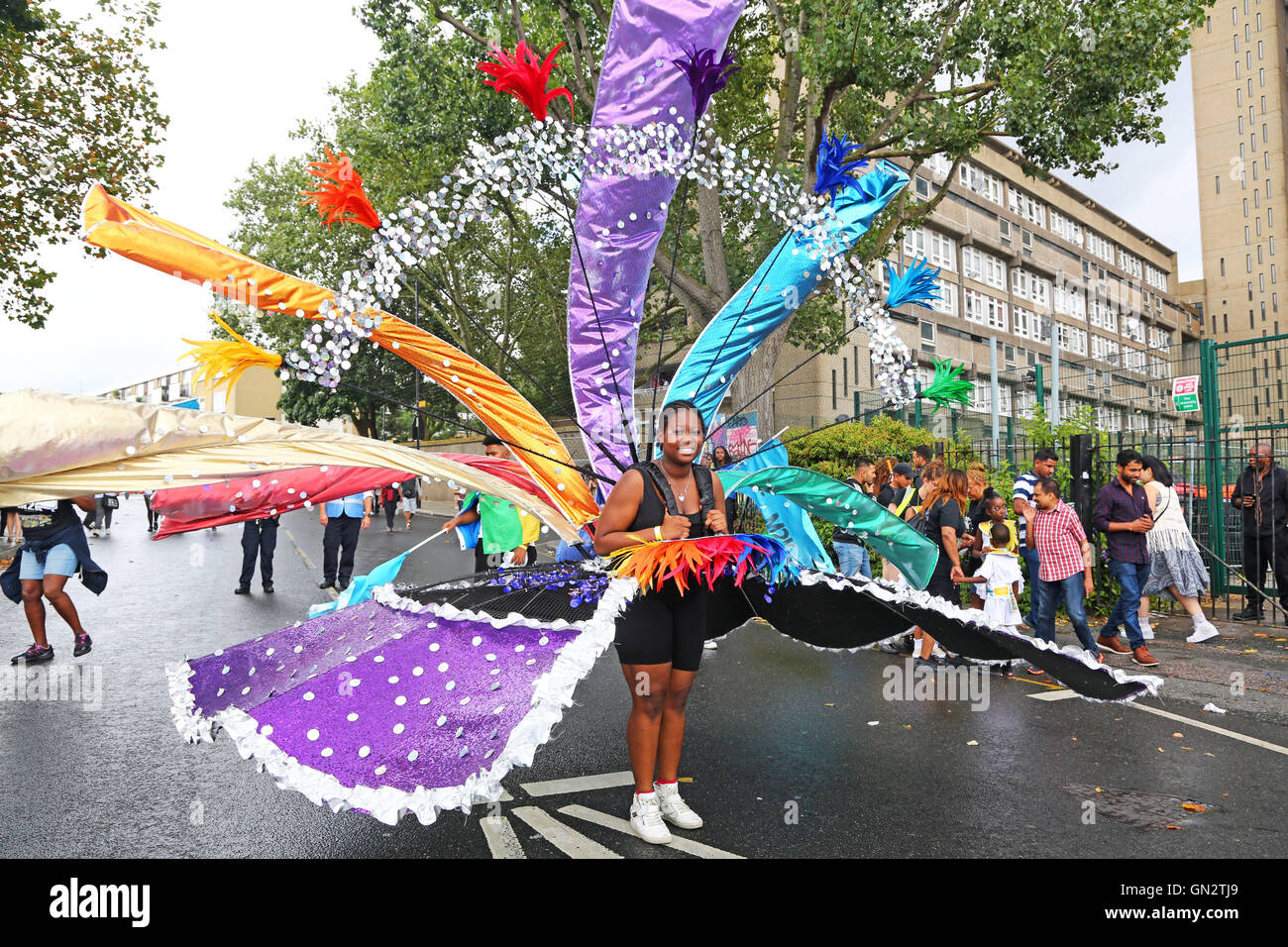 London, UK. 28. August 2016. Kindertag bei den Notting Hill Carnival in London Kredit genießen die Teilnehmer: Paul Brown/Alamy Live News Stockfoto