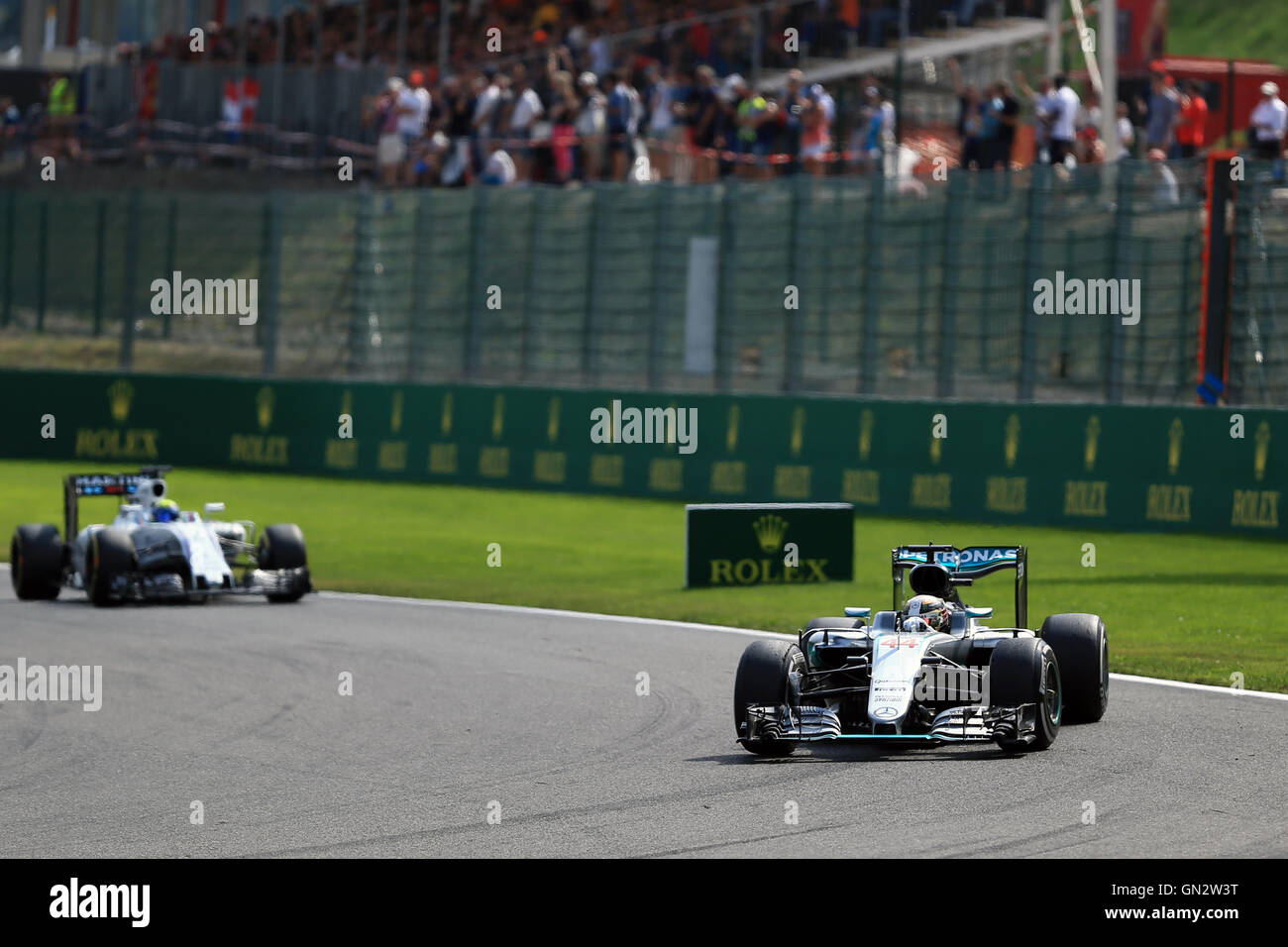 Spa-Francorchamps, Belgien. 28. August 2016. F1 Grand Prix von Belgien, Renntag. Eine Ladestation Mercedes AMG Petronas W07 Hybrid – Lewis Hamilton Finshed auf dem 3. Platz nach dem Start von der Rückseite des Gitters Credit: Action Plus Sport/Alamy Live News Stockfoto