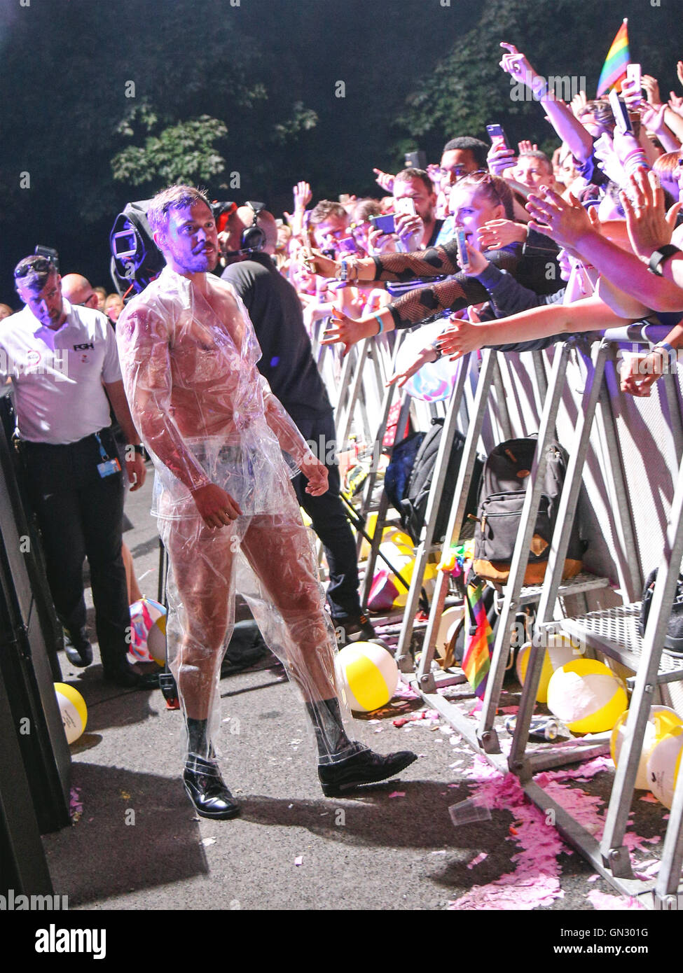 Will Young schließt sich das Publikum im Rahmen seines Auftritts beim "The Big Weekend" für Manchester stolz. Stockfoto
