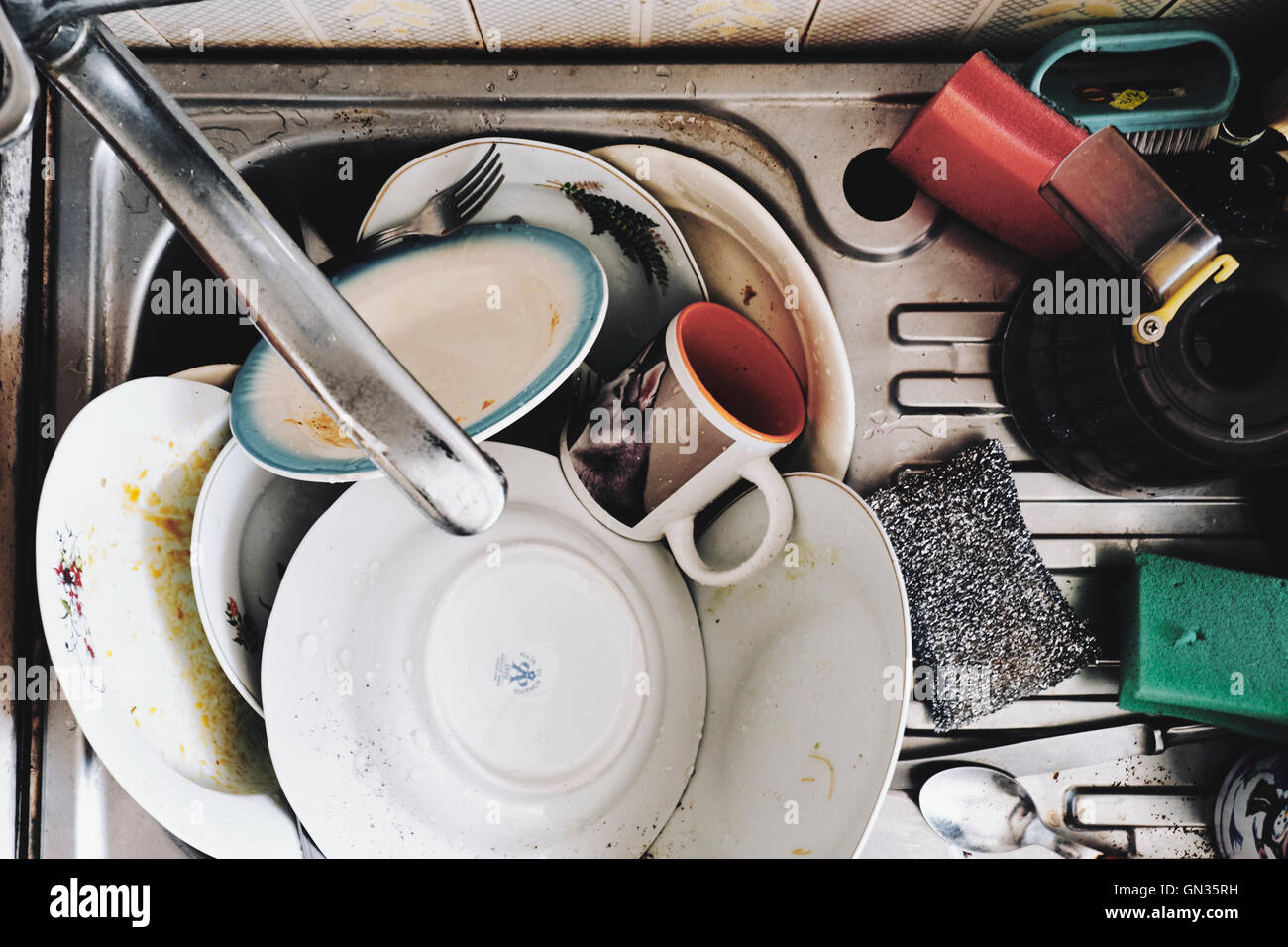 Schmutziges Geschirr, Küche, unordentlich, Hausarbeit Stockfoto