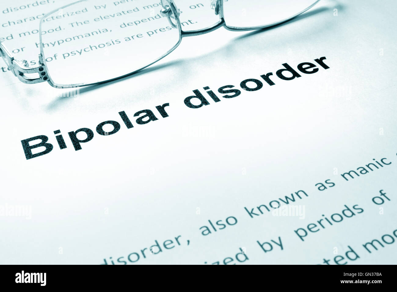 Bipolare Störung Zeichen auf ein Blatt Papier und Gläser. Stockfoto