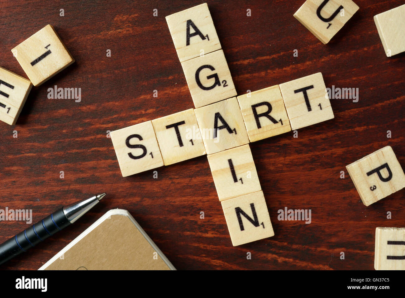 Start Again Worte aus Holzblöcken mit Buchstaben. Stockfoto