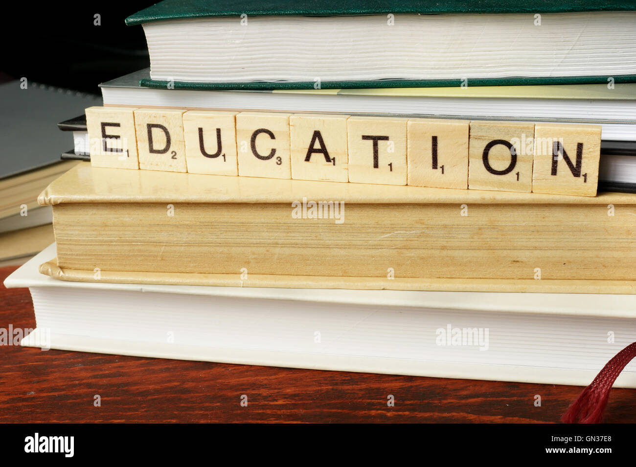 Wort-Bildung aus Holzblöcken mit Buchstaben. Stockfoto