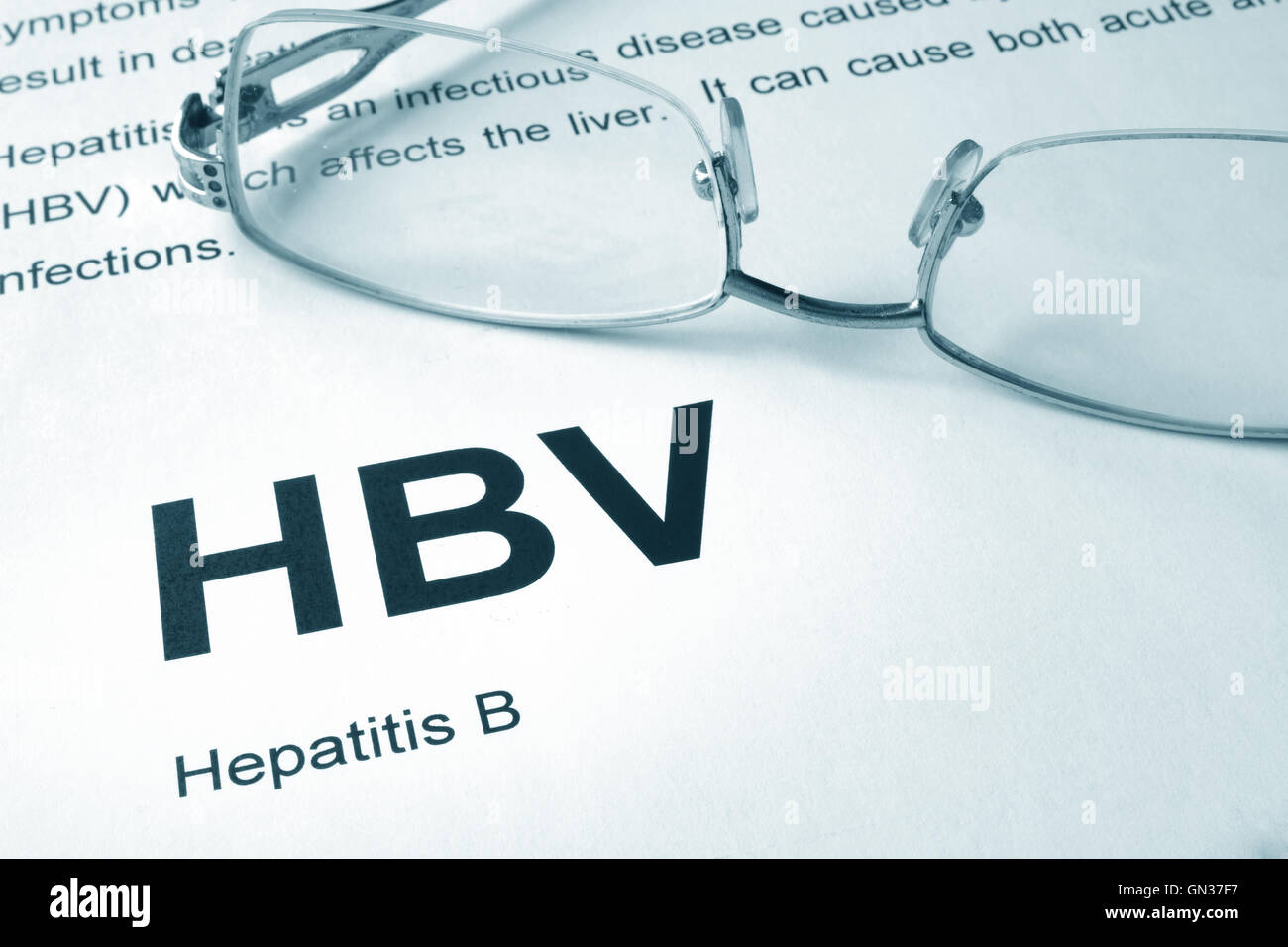 HBV auf einer Seite geschrieben. Medizinisches Konzept. Stockfoto