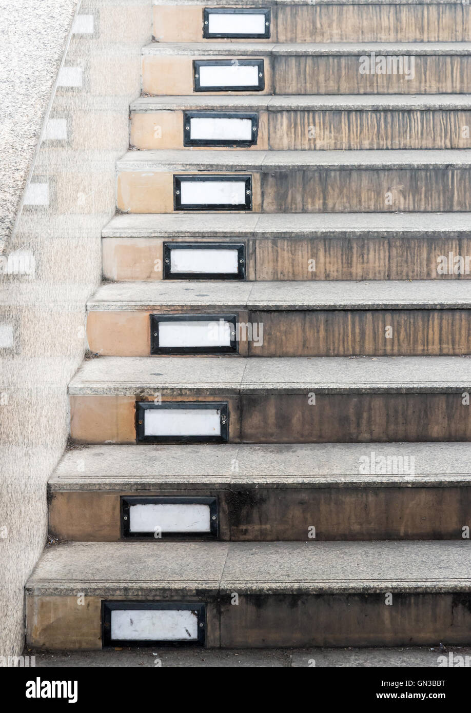 Moderne Treppe mit LightFrame im Stadtgebiet. Stockfoto