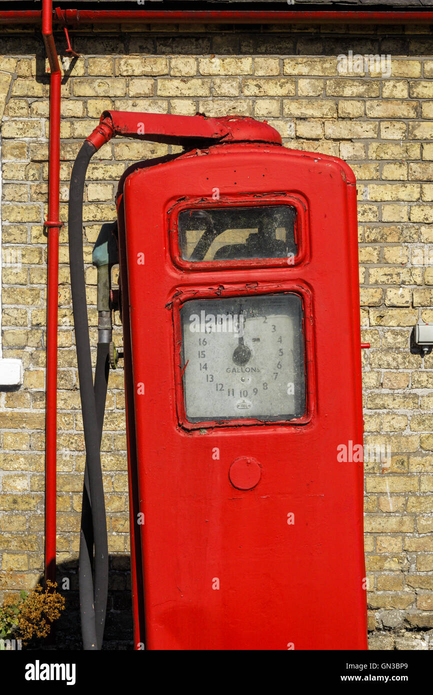 Alte Benzinpumpe altmodische, Vintage rot (Gas) Stockfoto