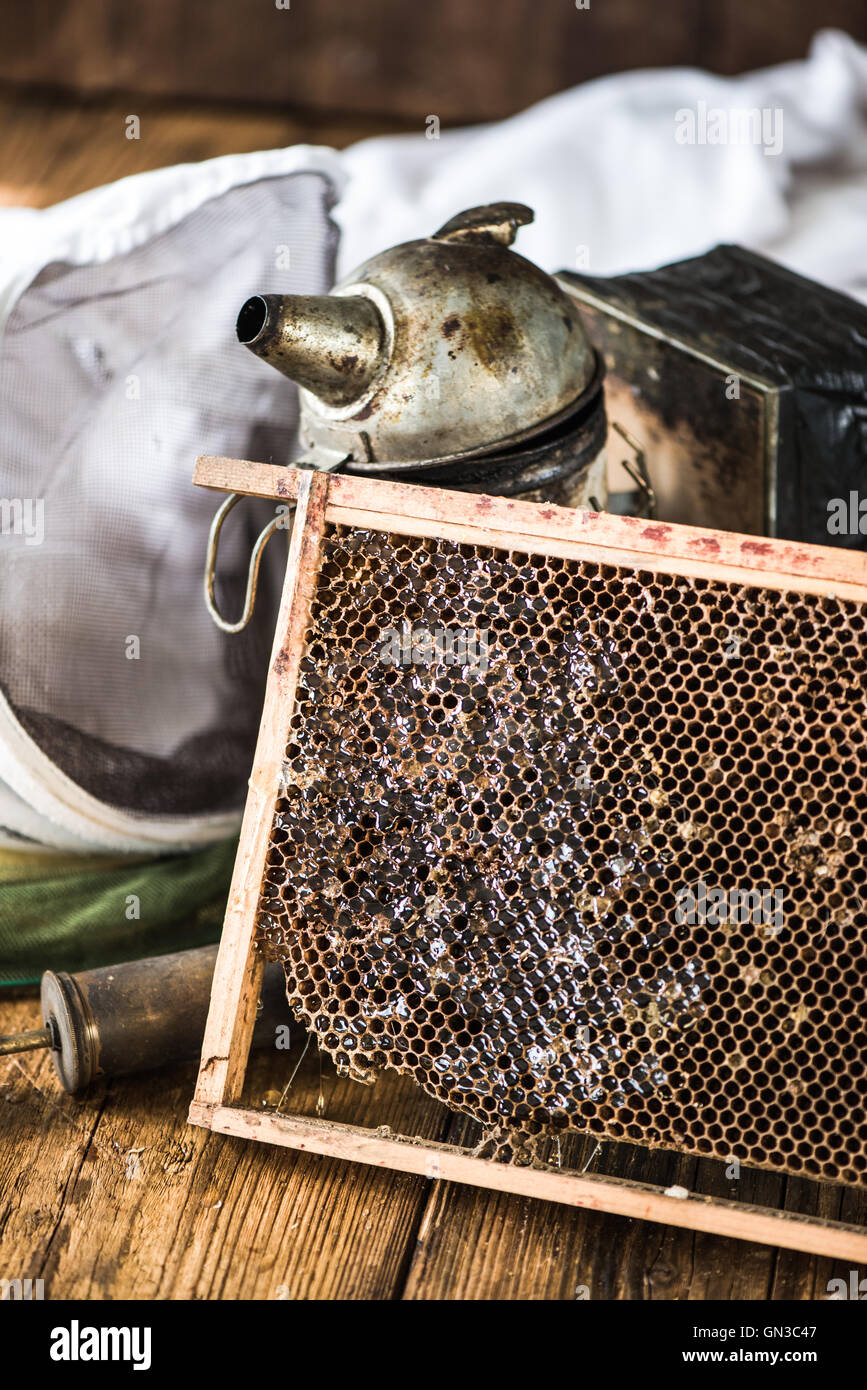 Bienenzucht, Werkzeuge und Ausrüstung. Landwirtschaft und Landwirtschaft Stockfoto