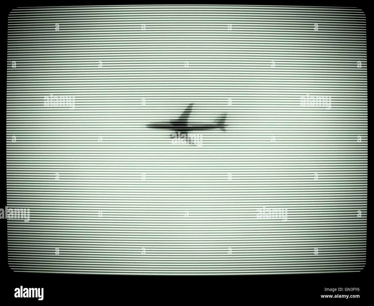 Flugzeug im Flug auf einem TV-Bildschirm Stockfoto