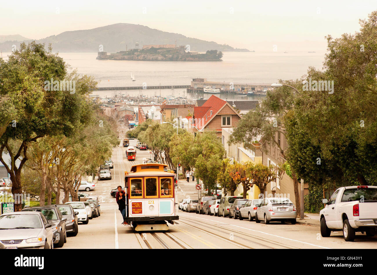 Ein Blick auf Alcatraz von der Hyde Street in San Francisco, Kalifornien. Stockfoto