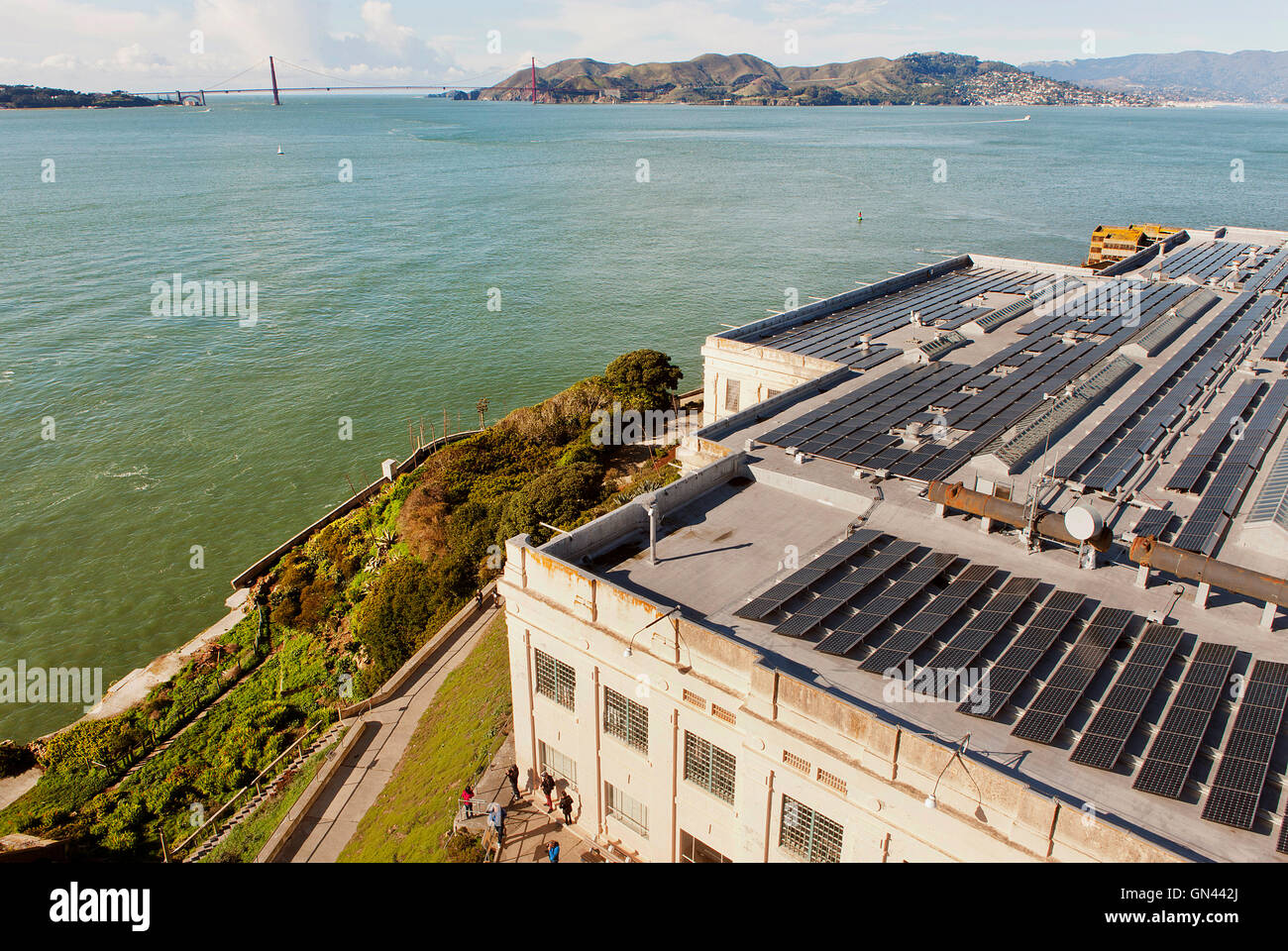 Die langjährige Heimat von Al Capone und "Machine Gun" Kelly in der San Francisco Bay beherbergt heute 1.300 Photovoltaik-Module und eine riesige zurück Stockfoto