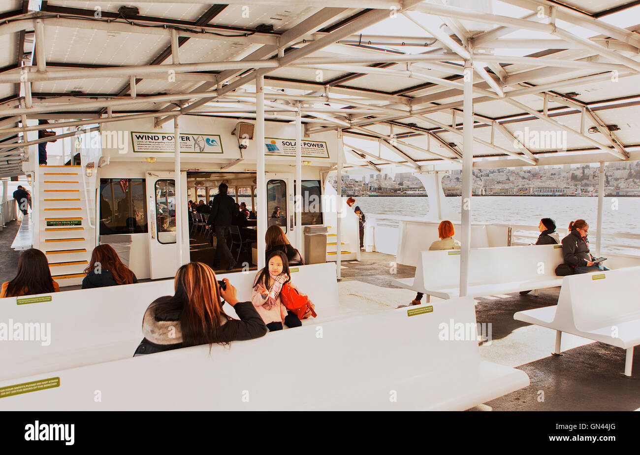 Touristen auf Boot Alcatraz Insel zu verlassen. San Francisco, Kalifornien Stockfoto